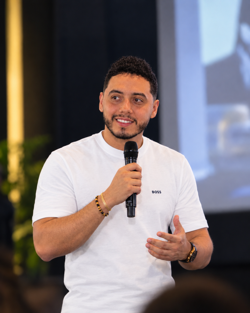 Agencia de marketing digital en Pereira - Iván Reyes, fundador de IR Marketing,